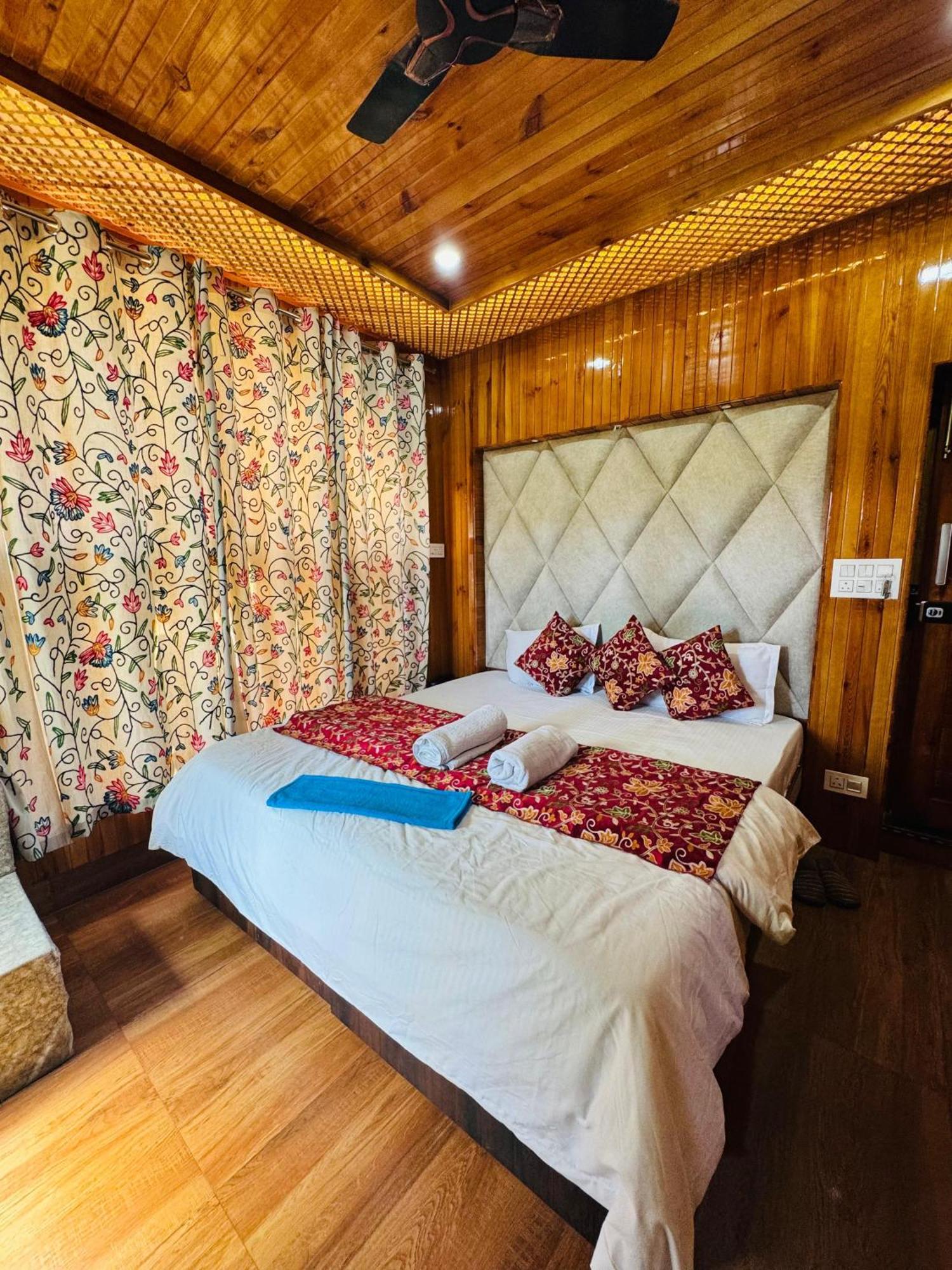 Frosty Mountain Resort Pahalgām Esterno foto