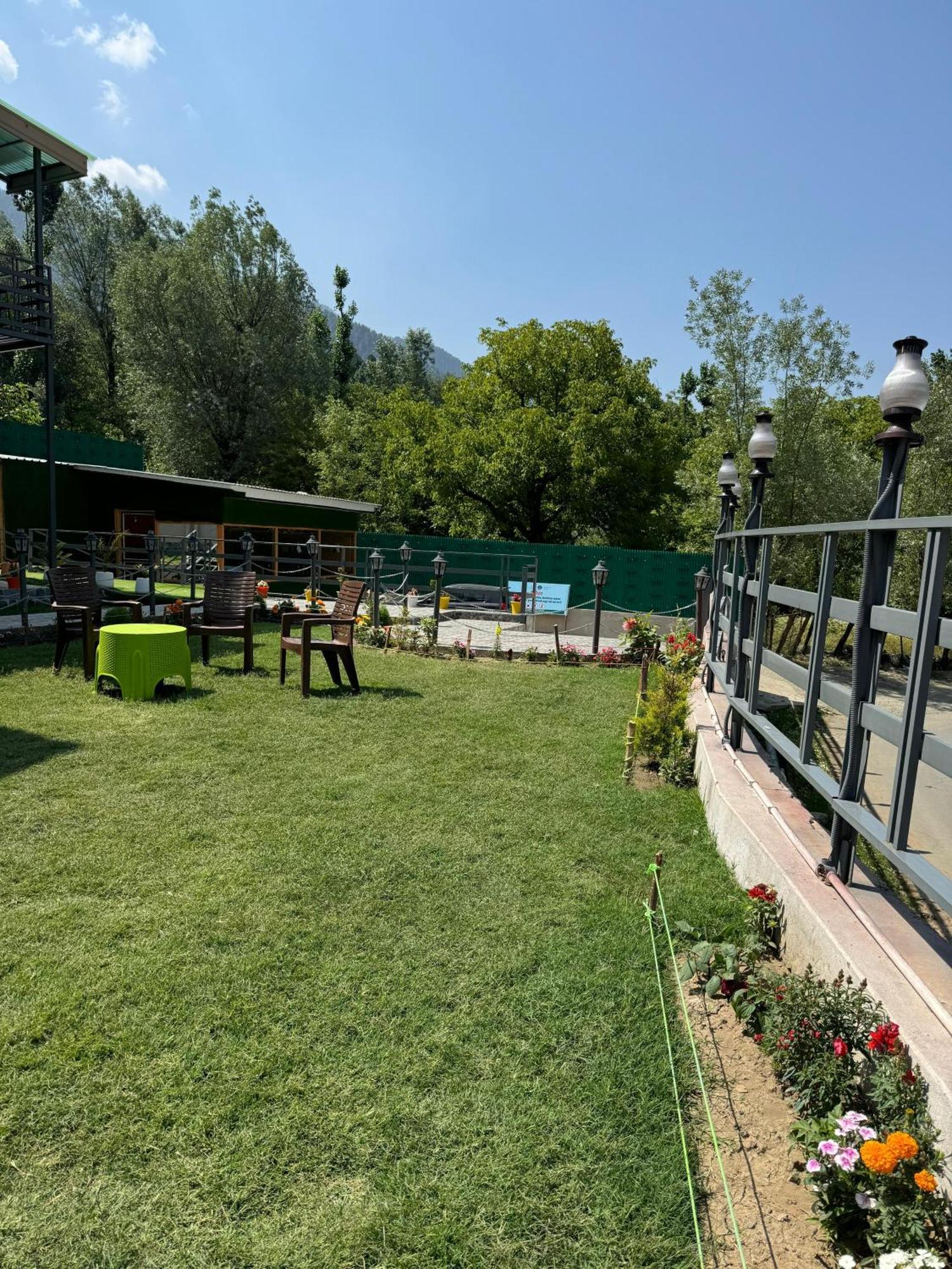 Frosty Mountain Resort Pahalgām Esterno foto