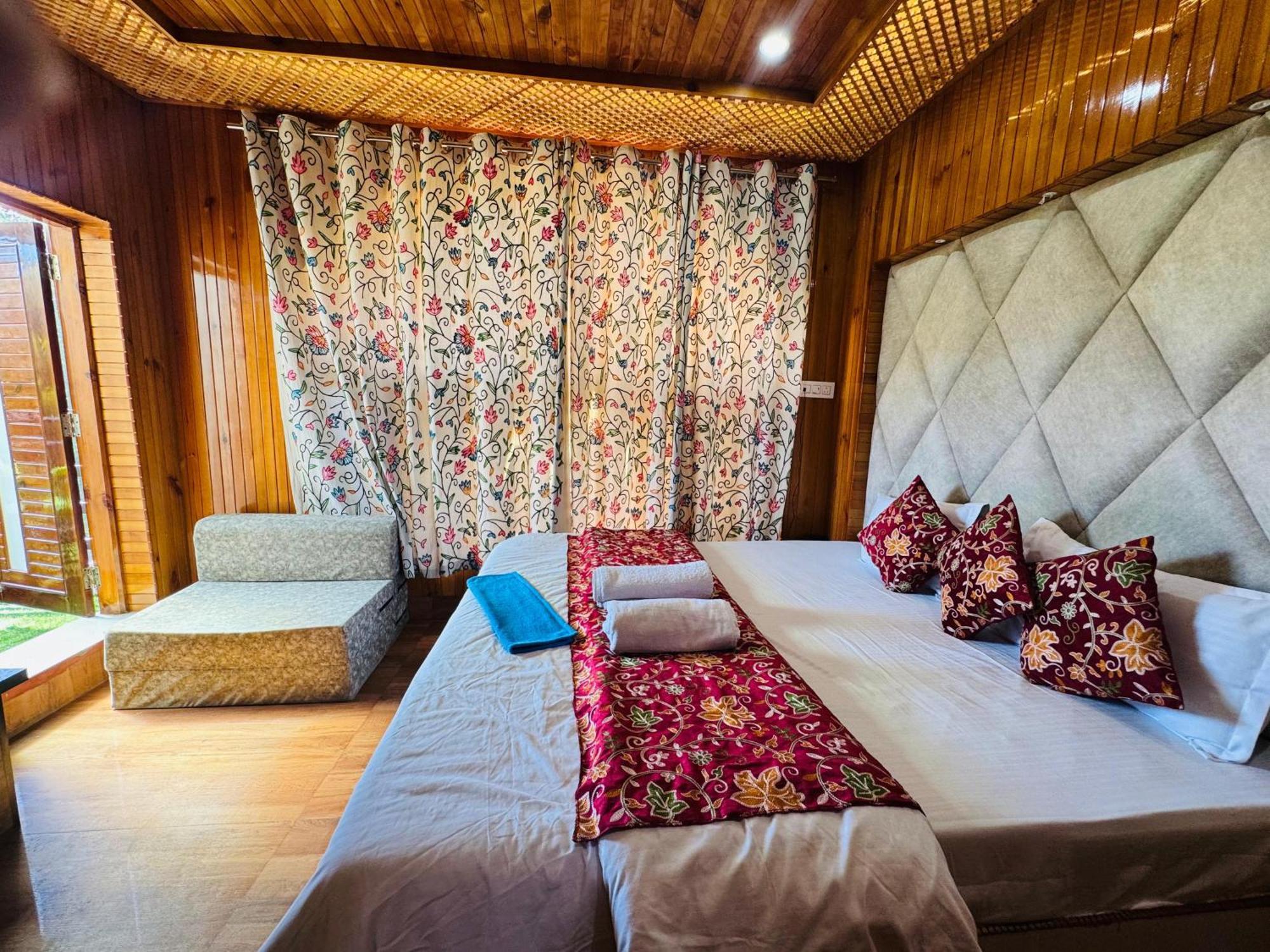Frosty Mountain Resort Pahalgām Esterno foto