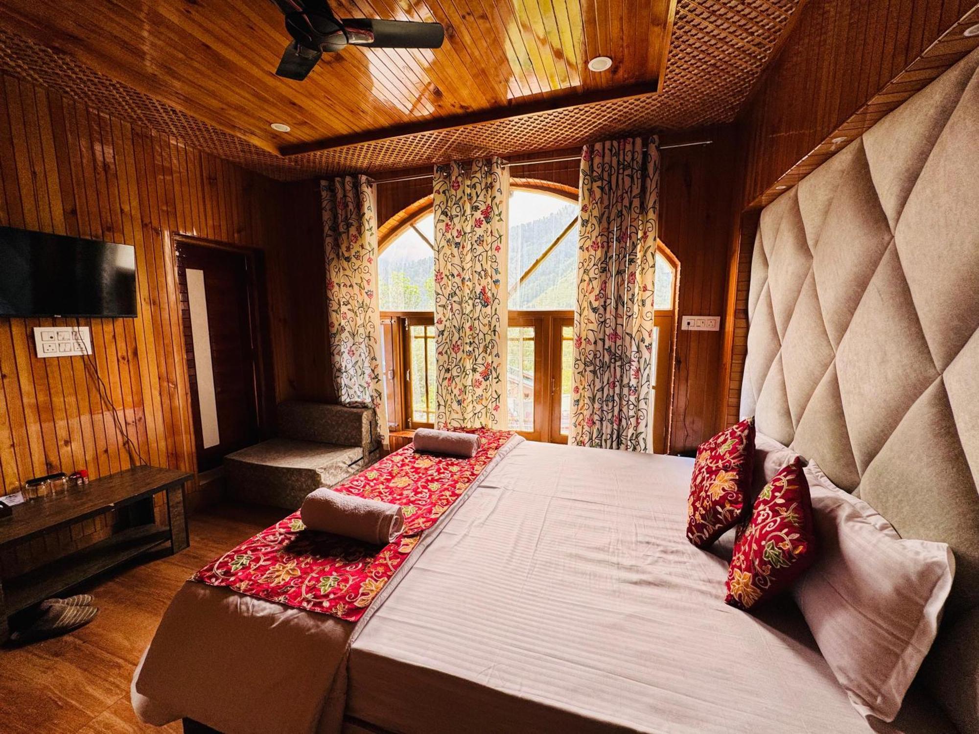 Frosty Mountain Resort Pahalgām Esterno foto