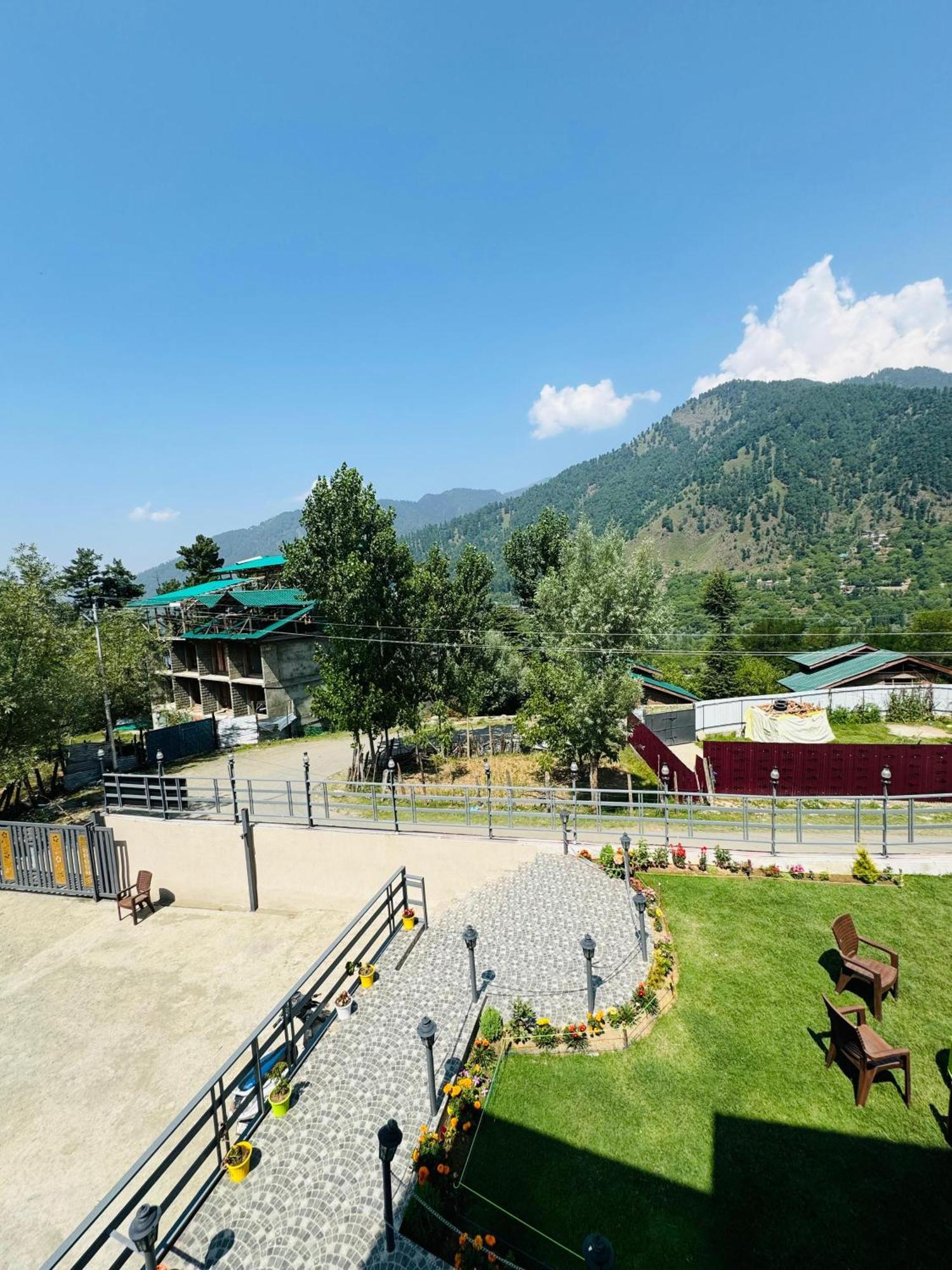 Frosty Mountain Resort Pahalgām Esterno foto
