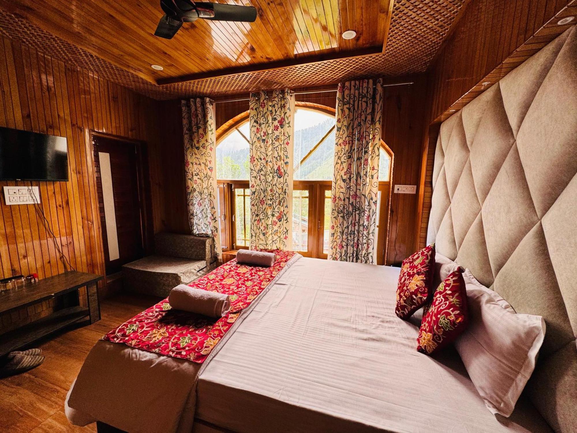 Frosty Mountain Resort Pahalgām Esterno foto