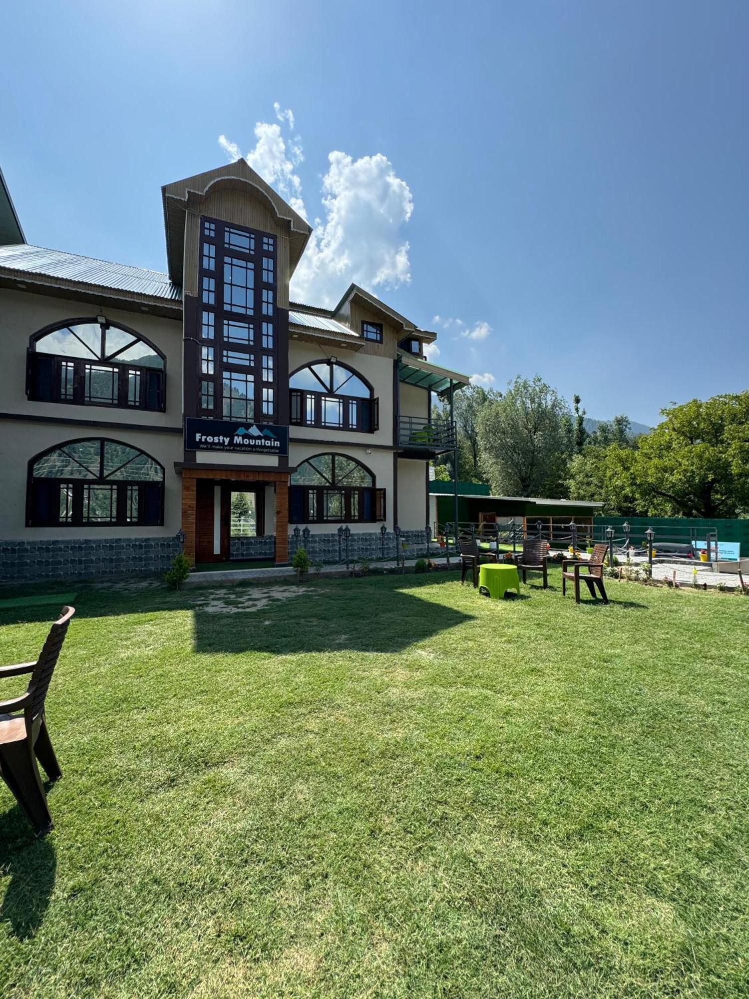 Frosty Mountain Resort Pahalgām Esterno foto