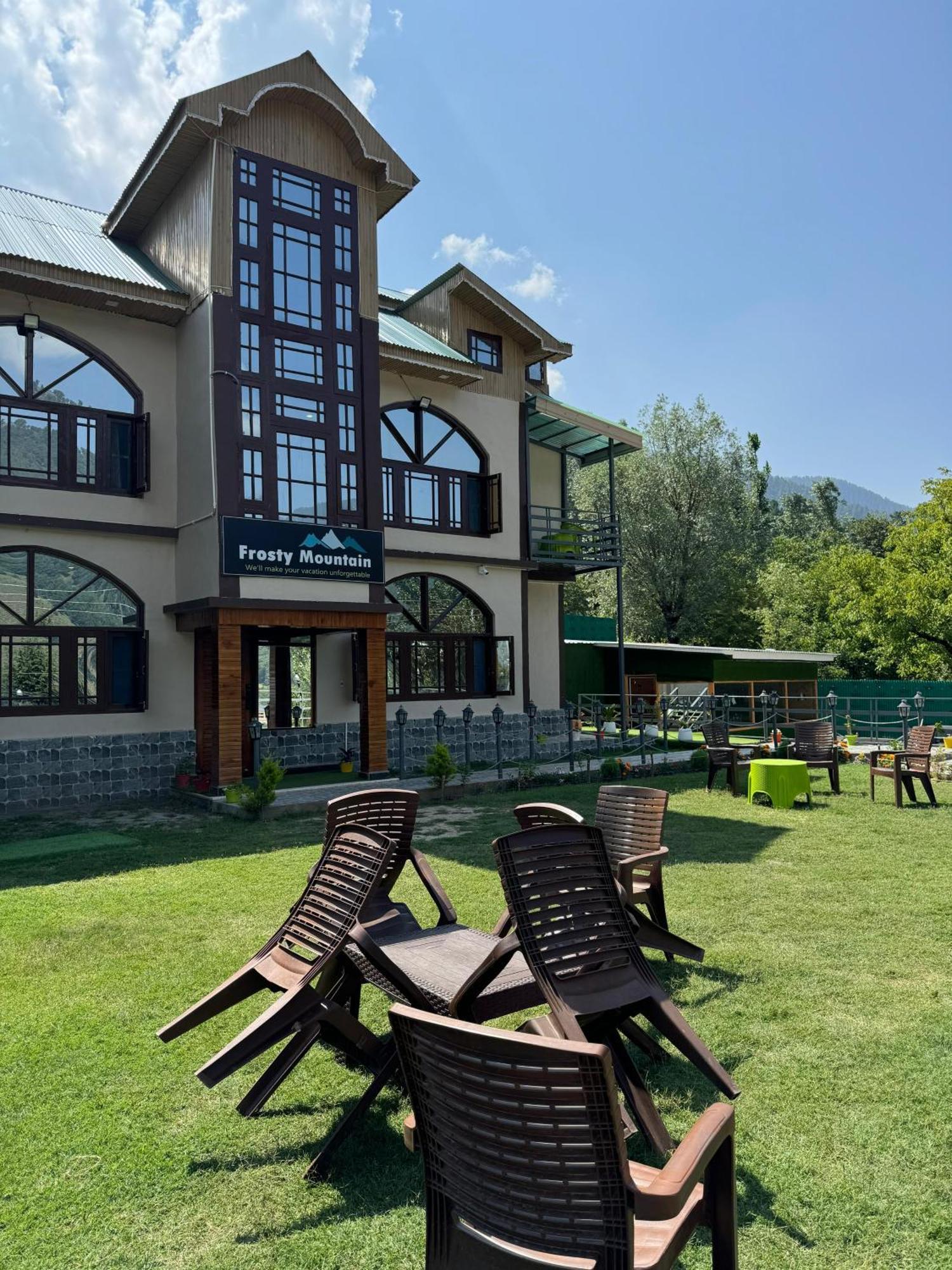 Frosty Mountain Resort Pahalgām Esterno foto