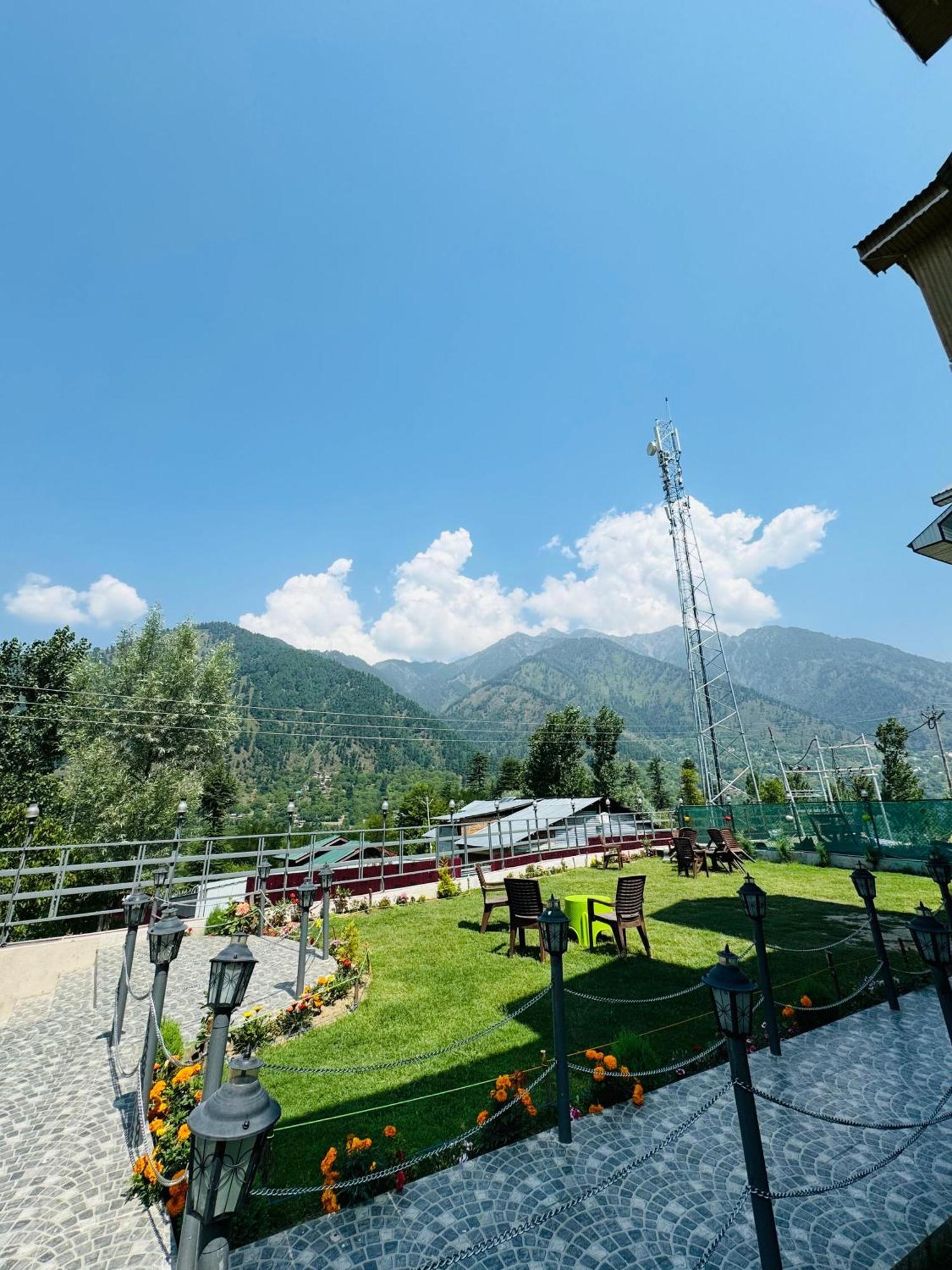 Frosty Mountain Resort Pahalgām Esterno foto